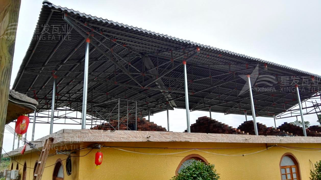 “鋼結(jié)構(gòu)+合成樹(shù)脂瓦”屋面建筑體系已被普遍應(yīng)用，促進(jìn)行業(yè)發(fā)展